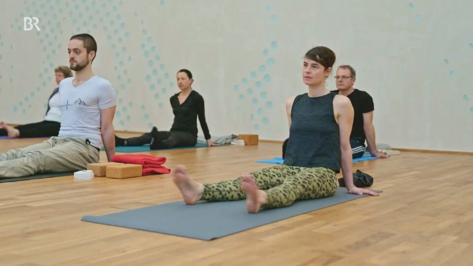 Ausschnitt aus einem BR-Film zum Thema Bibel-Yoga, gedreht im Sophiensaal